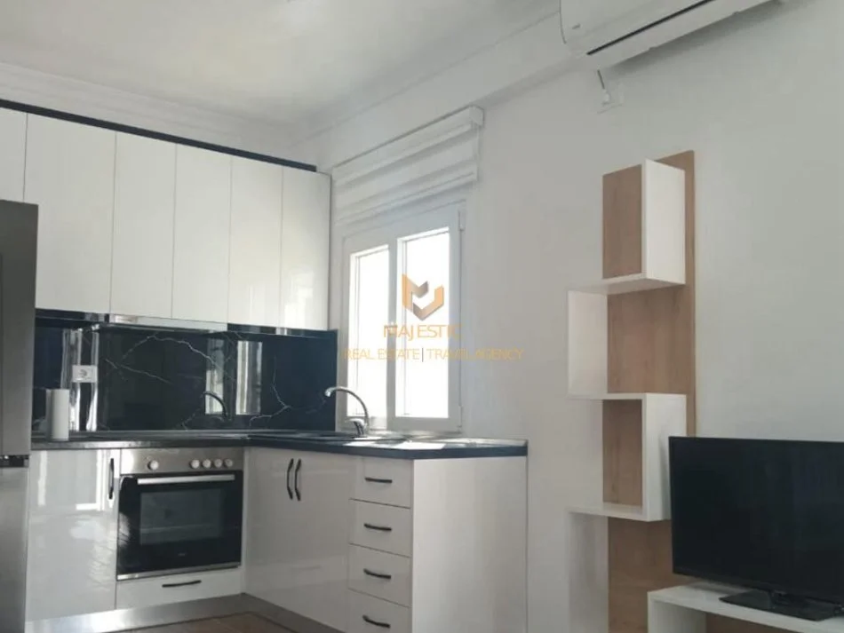 Tirane, jepet me qera apartament 1+1+Ballkon Kati 4, 65 m² 500 € (rruga gjin gjergji)