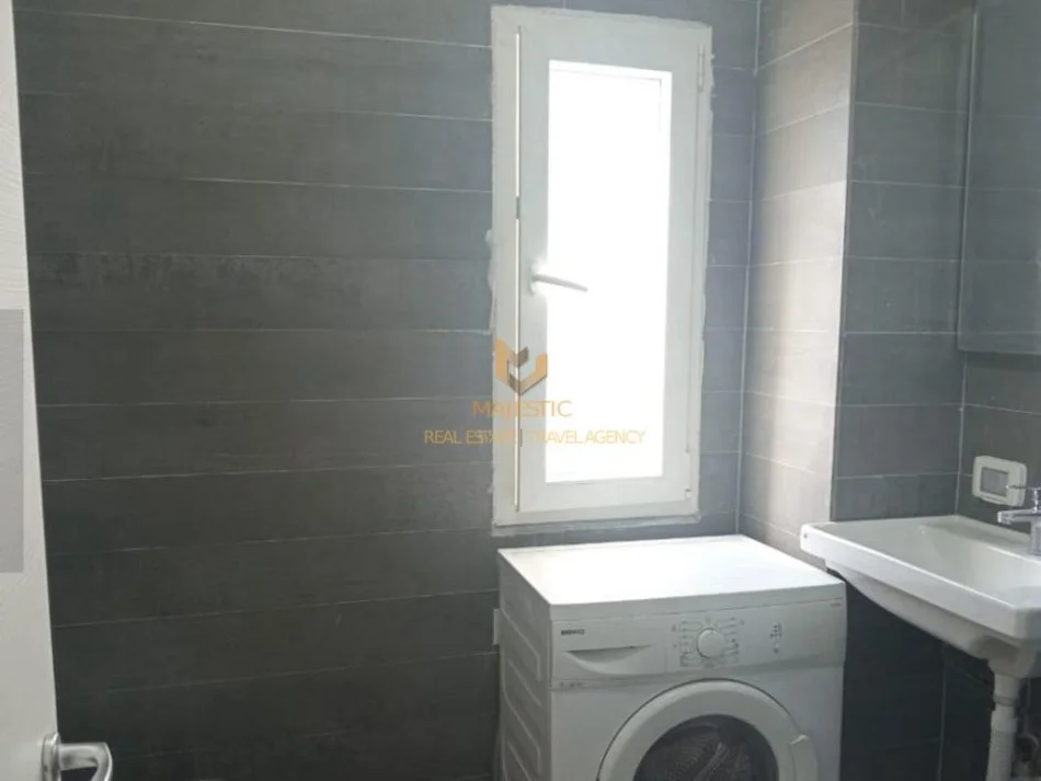 Tirane, jepet me qera apartament 1+1+Ballkon Kati 4, 65 m² 500 € (rruga gjin gjergji)