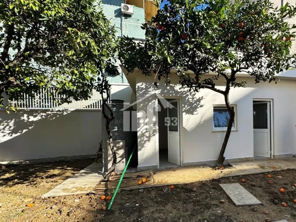 Tirane, jepet me qera Vile , 440 m² 9.000 € (RRUGA “NASI PAVLLO”, MBRAPA AMBASADES AMERIKANE)