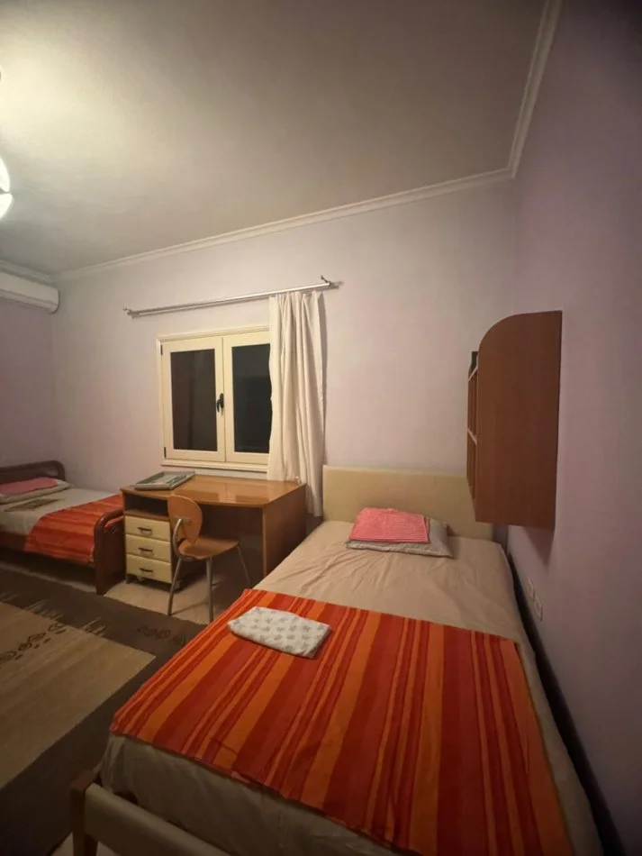 Tirane, jepet me qera apartament 1+1+Ballkon Kati 3, 60 m² 350 € (prane Shkolles Marin Barleti)