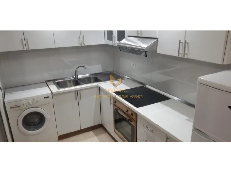 Tirane, jepet me qera apartament 1+1+Ballkon Kati 2, 50 m² 420 € (posta)