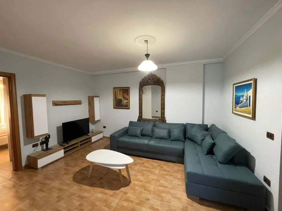 Tirane, jepet me qera apartament 2+1 , 85 m² (ish ekspozita)