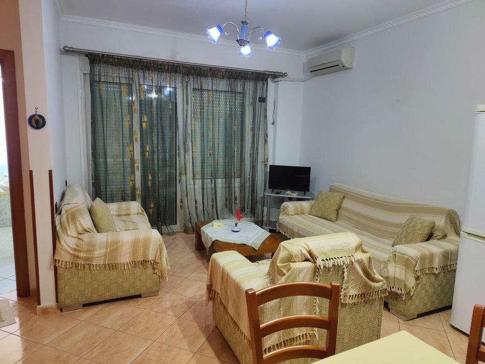 Vlore, jepet me qera apartament 2+1+Ballkon Kati 2, 72 m² 270 € 