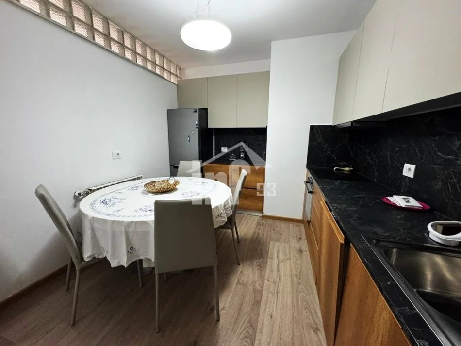 Tirane, jepet me qera apartament 2+1+Ballkon Kati 5, 120 m² 1.200 € (RRUGA “MUSTAFA MATOHITI”, MBRAPA PIRAMIDES)