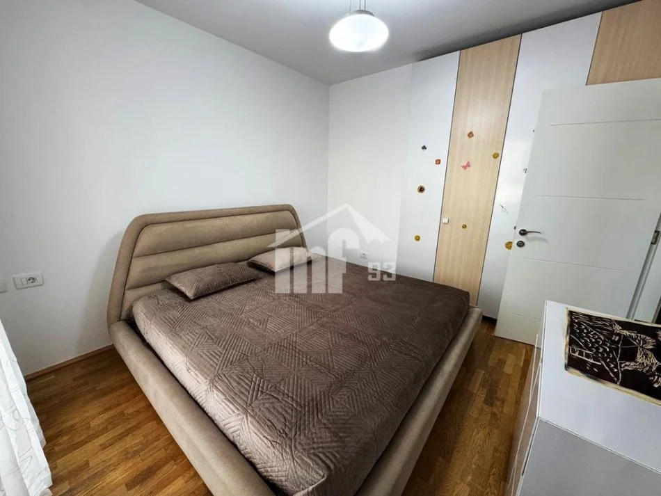 Tirane, jepet me qera apartament 2+1+Ballkon Kati 5, 120 m² 1.200 € (RRUGA “MUSTAFA MATOHITI”, MBRAPA PIRAMIDES)