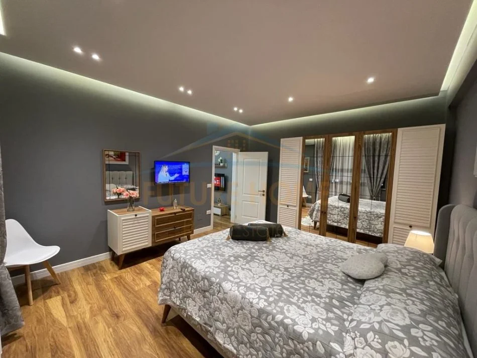 Tirane, jap me qera apartament 1+1 Kati 4, 75 m² 700 € (PETRO NINI)