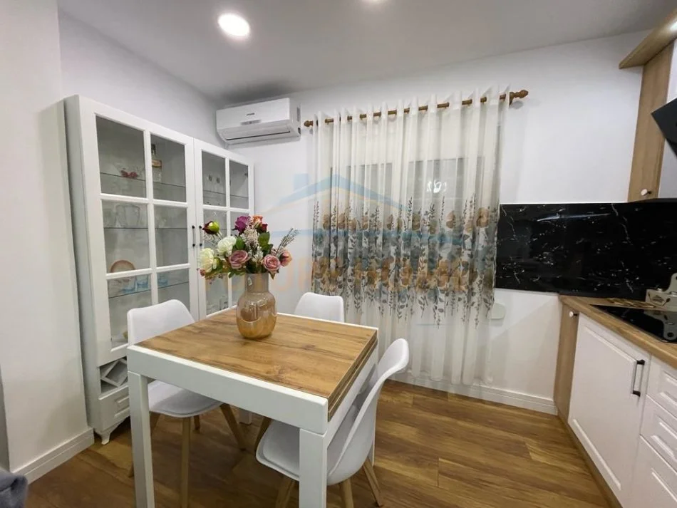 Tirane, jap me qera apartament 1+1 Kati 4, 75 m² 700 € (PETRO NINI)