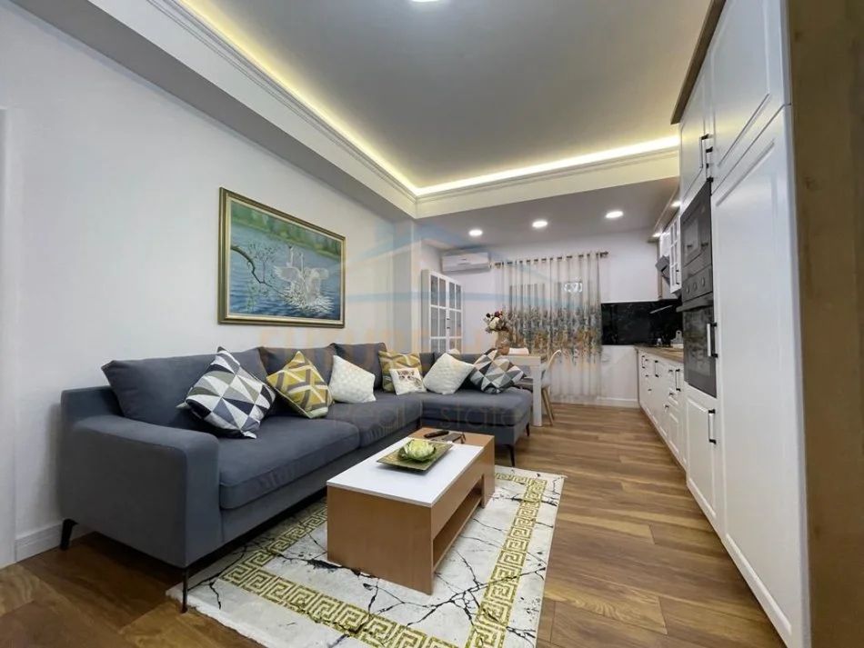 Tirane, jap me qera apartament 1+1 Kati 4, 75 m² 700 € (PETRO NINI)