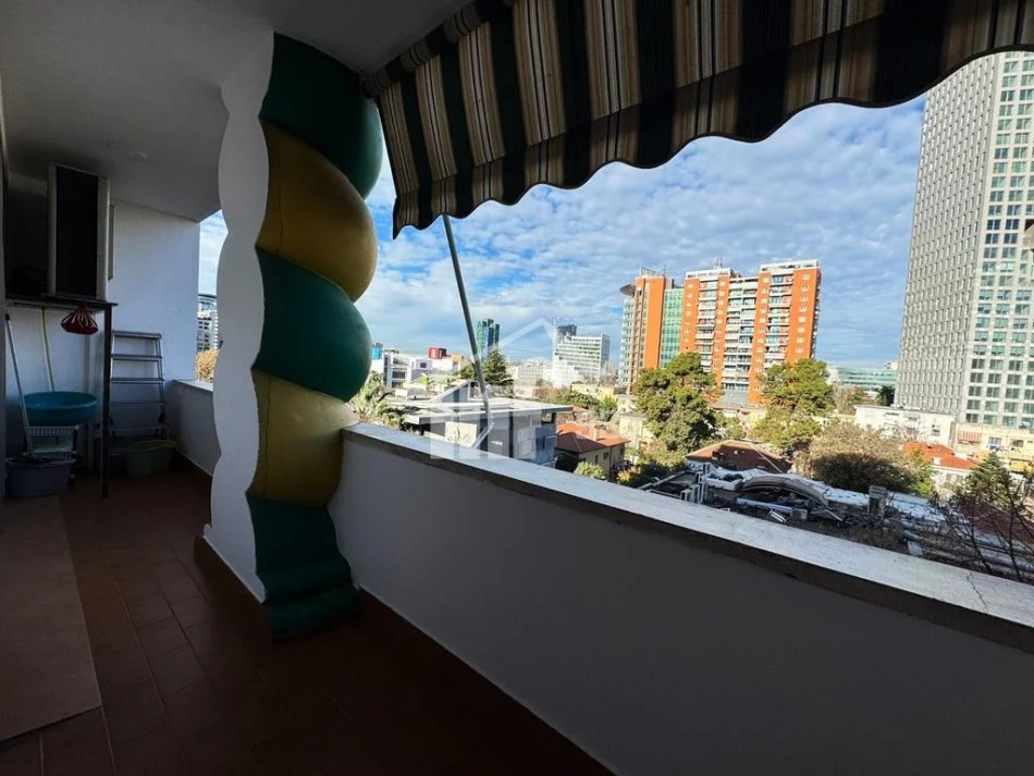 Tirane, jepet me qera apartament 2+1+Ballkon Kati 5, 120 m² 1.200 € (RRUGA “MUSTAFA MATOHITI”, MBRAPA PIRAMIDES)