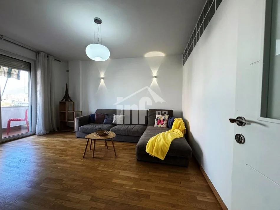 Tirane, jepet me qera apartament 2+1+Ballkon Kati 5, 120 m² 1.200 € (RRUGA “MUSTAFA MATOHITI”, MBRAPA PIRAMIDES)