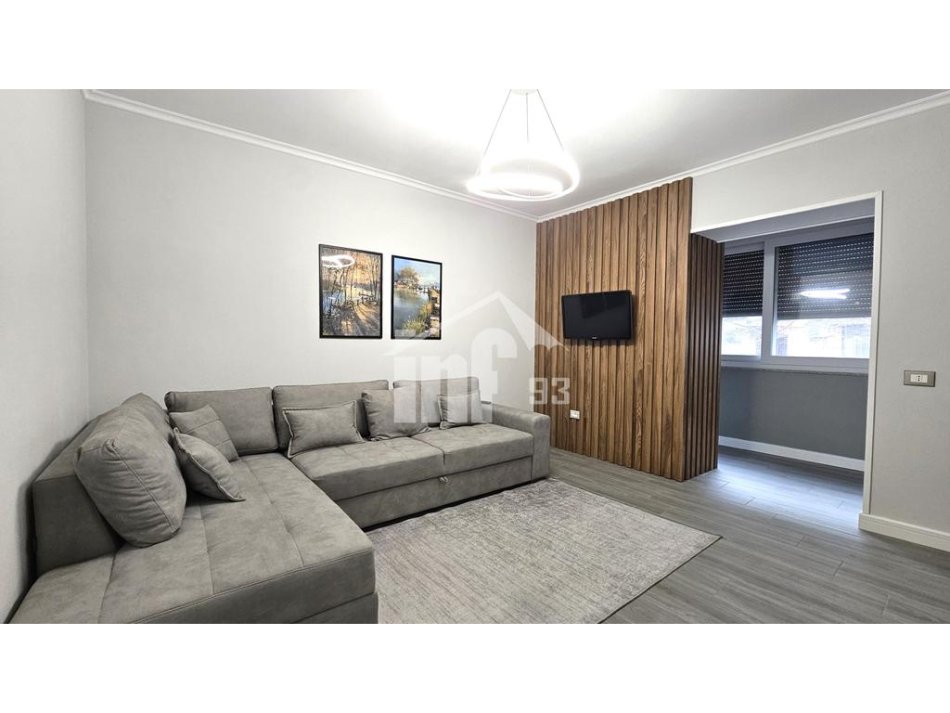 Tirane, jepet me qera apartament 1+1 Kati 1, 60 m² 580 € (MBRAPA SHKOLLES SE KUQE, RRUGA “THANAS ZIKO”)