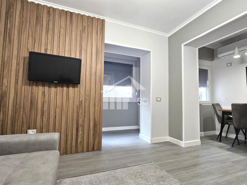 Tirane, jepet me qera apartament 1+1 Kati 1, 60 m² 580 € (MBRAPA SHKOLLES SE KUQE, RRUGA “THANAS ZIKO”)