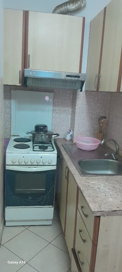 Tirane, jepet me qera 1+1 Kati 8, 48 m² 370 €