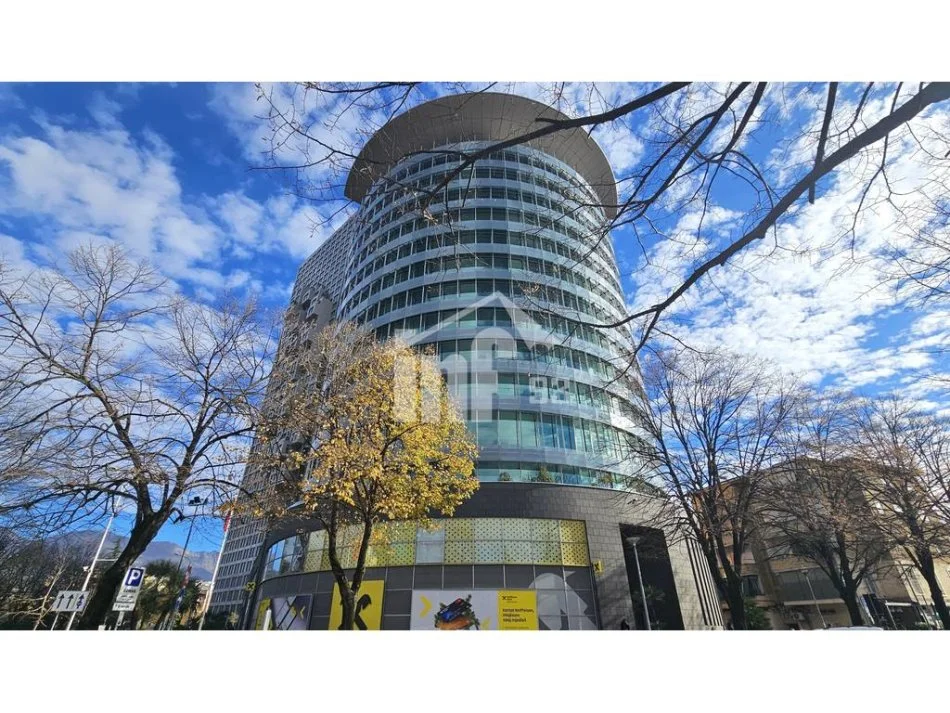 Tirane, jepet me qera ambjent biznesi , 54 m² 1.300 € (BULEVARDI “BAJRAM CURRI”, PRANE PIRAMIDES)