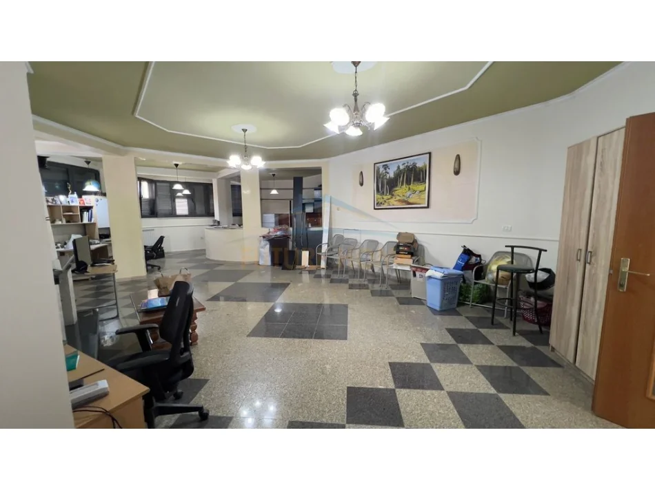 Tirane, jepet me qera Vile 2 Katshe Kati 0, 3 m² 2.000 € (Rr. Kadri Kerciku)