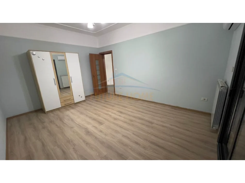 Tirane, jepet me qera Vile 2 Katshe Kati 0, 3 m² 2.000 € (Rr. Kadri Kerciku)