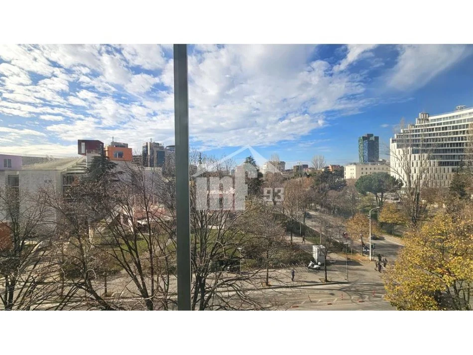 Tirane, jepet me qera ambjent biznesi , 54 m² 1.300 € (BULEVARDI “BAJRAM CURRI”, PRANE PIRAMIDES)