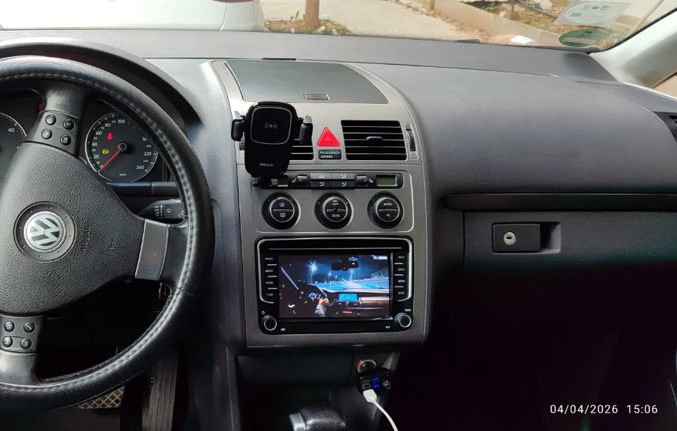 Tirane, shitet makine VW TOURAN Nafte, blu automatik Klima 194.000 km 4.200 €