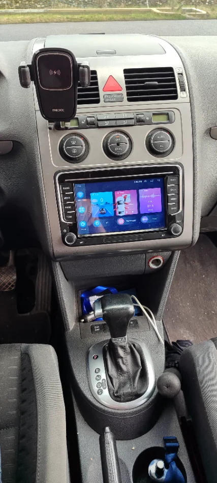 Tirane, shitet makine VW TOURAN Nafte, blu automatik Klima 194.000 km 4.200 €