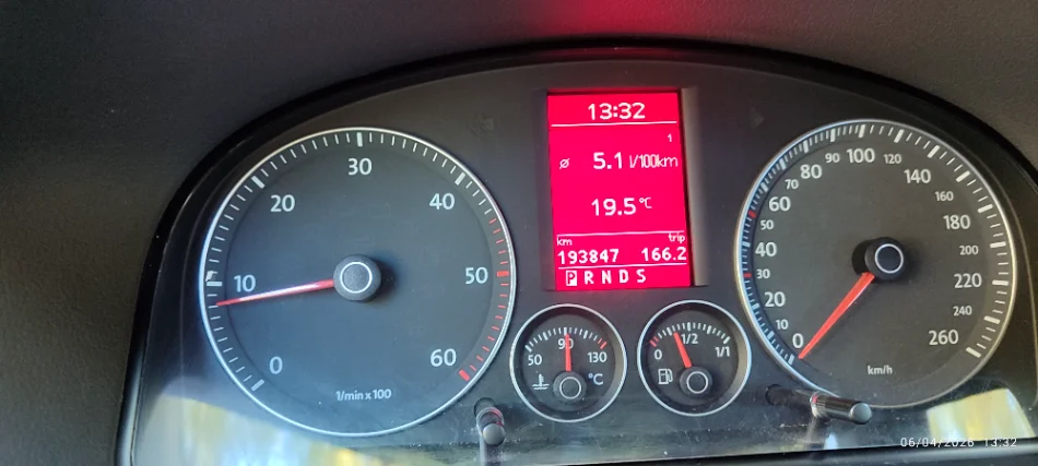 Tirane, shitet makine VW TOURAN Nafte, blu automatik Klima 194.000 km 4.200 €