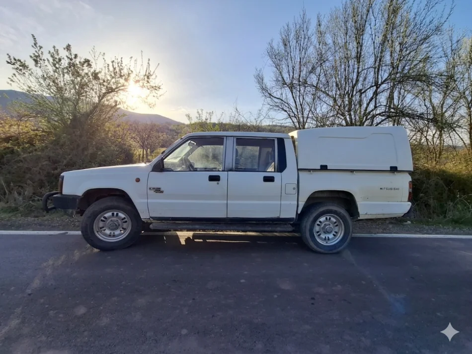 Korce, shes Pick-Up Mitsubishi L200 Nafte, e bardhë manuale