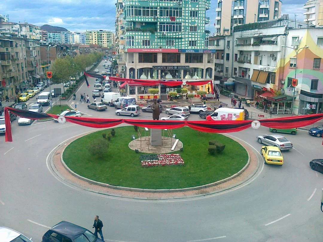 Zyre me Qera 📍 sheshi Wilson, qendra Olimpia.