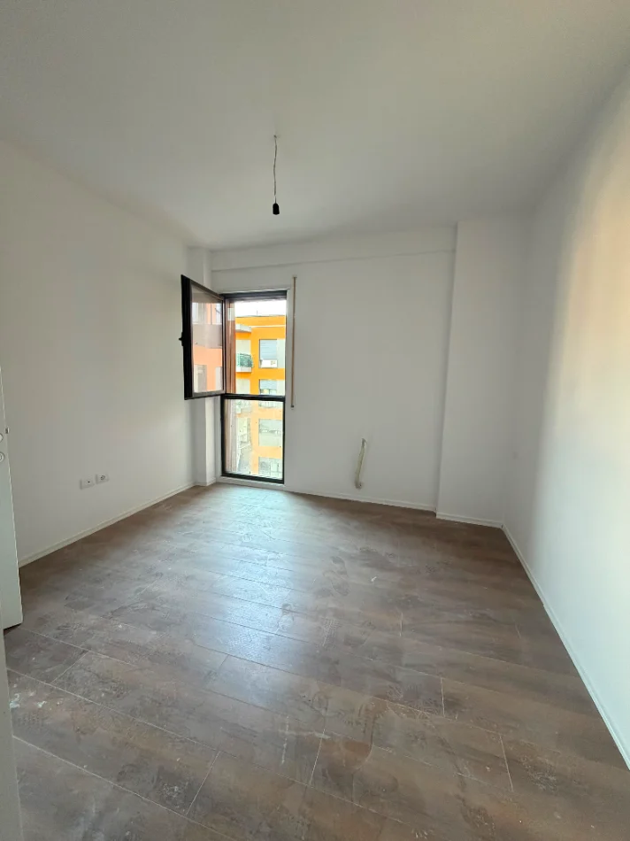 Tirane, shes apartament 2+1+Ballkon Kati 4, 99 m² 282.000 € (Xhamlliku) MLS # 530581001-94