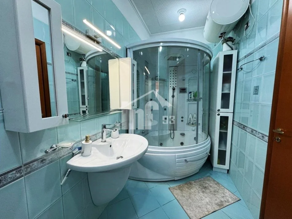 Tirane, jepet me qera apartament 2+1+Ballkon Kati 2, 150 m² 1.500 € (MBRAPA AMBASADES AMERIKANE)