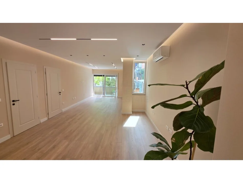 Tirane, jepet me qera apartament 2+1 Kati 2, 131 m² 2.500 € (përballë Coin!)