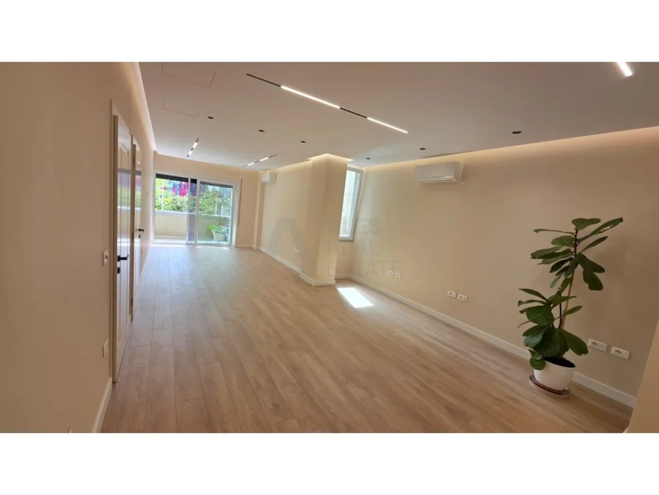 Tirane, jepet me qera apartament 2+1 Kati 2, 131 m² 2.500 € (përballë Coin!)