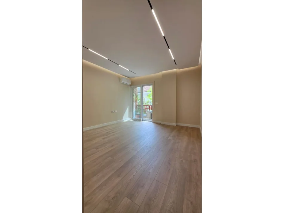 Tirane, jepet me qera apartament 2+1 Kati 2, 131 m² 2.500 € (përballë Coin!)