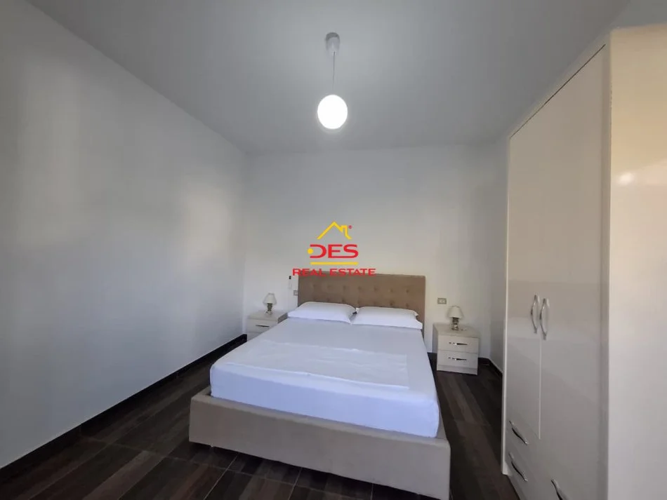Vlore, jepet me qera hotel Kati 3, 200 m² 36.000 € (Çentrale)