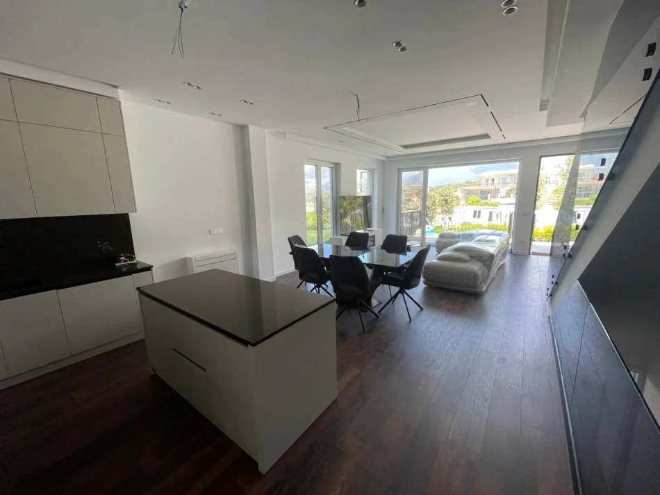 Tirane, jepet me qera Vile 3+1 , 252 m² 4.500 €