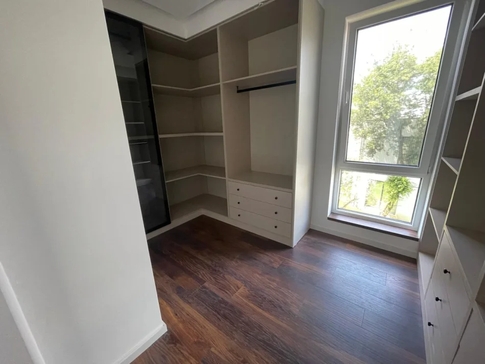Tirane, jepet me qera Vile 3+1 , 252 m² 4.500 €