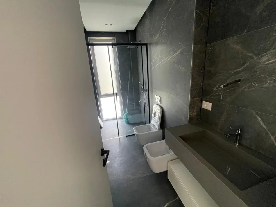 Tirane, jepet me qera Vile 3+1 , 252 m² 4.500 €
