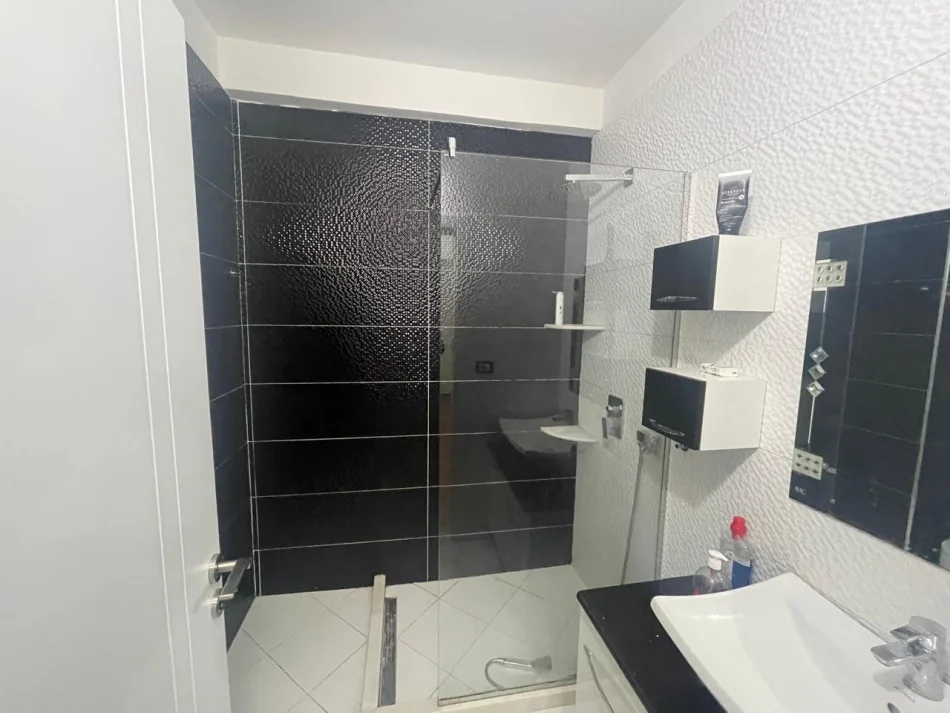 Tirane, jepet me qera apartament 2+1 Kati 9, 72 m² 450 € 