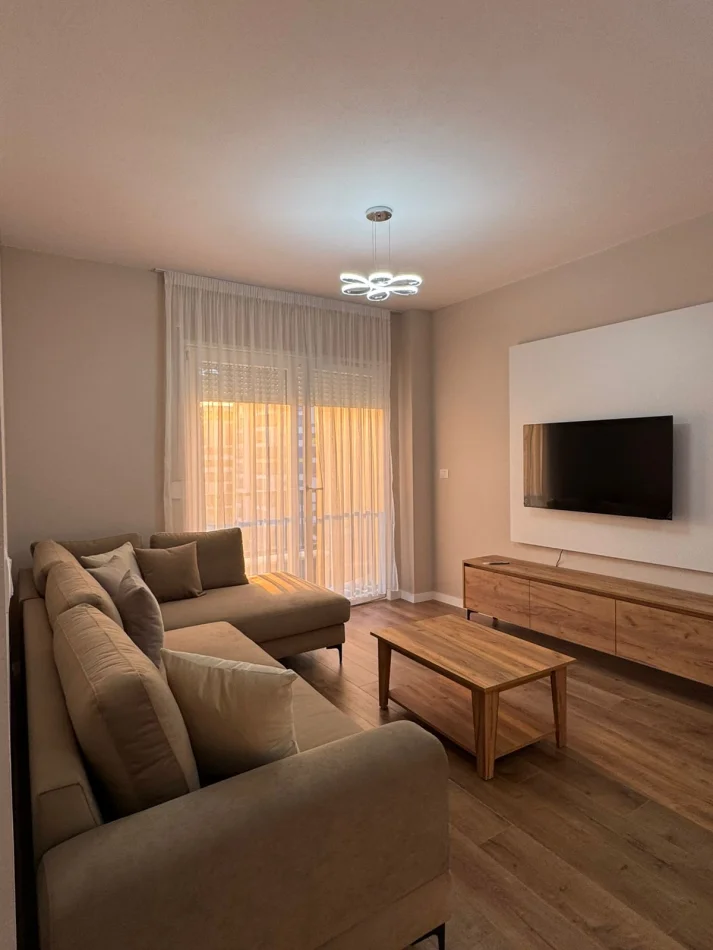 Shqiperi, jepet me qera apartament 2+1 Kati 4, 81 m² 550 € 