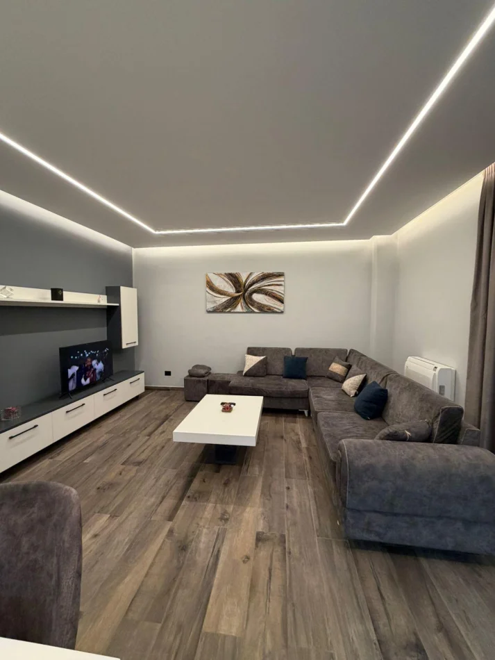 Tirane, jepet me qera apartament 1+1 Kati 1, 800 € 