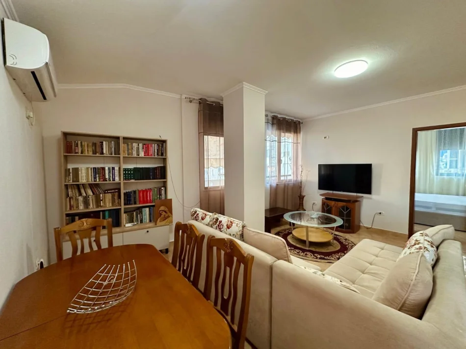Tirane, jepet me qera apartament 2+1+Ballkon Kati 4, 76 m² 800 € 