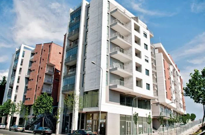 Tirane, shitet bar-resorant Kati 0, 71 m² 175.000 € (kinostudio , porcelan)