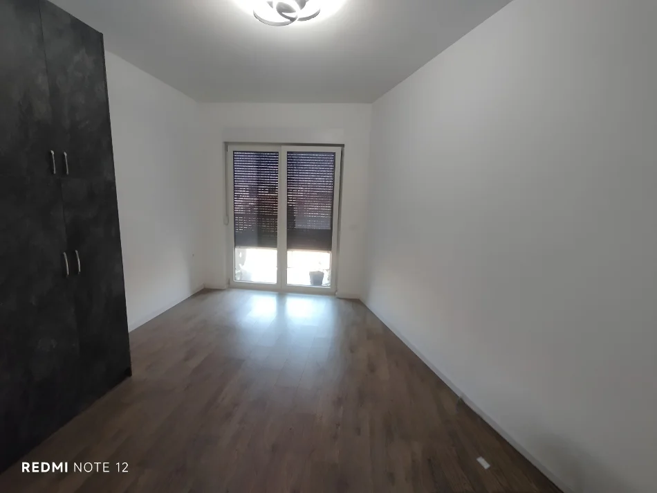 Tirane, jepet me qera apartament 2+1+Aneks+Ballkon Kati 9, 800 € (Bulevardi i Ri)