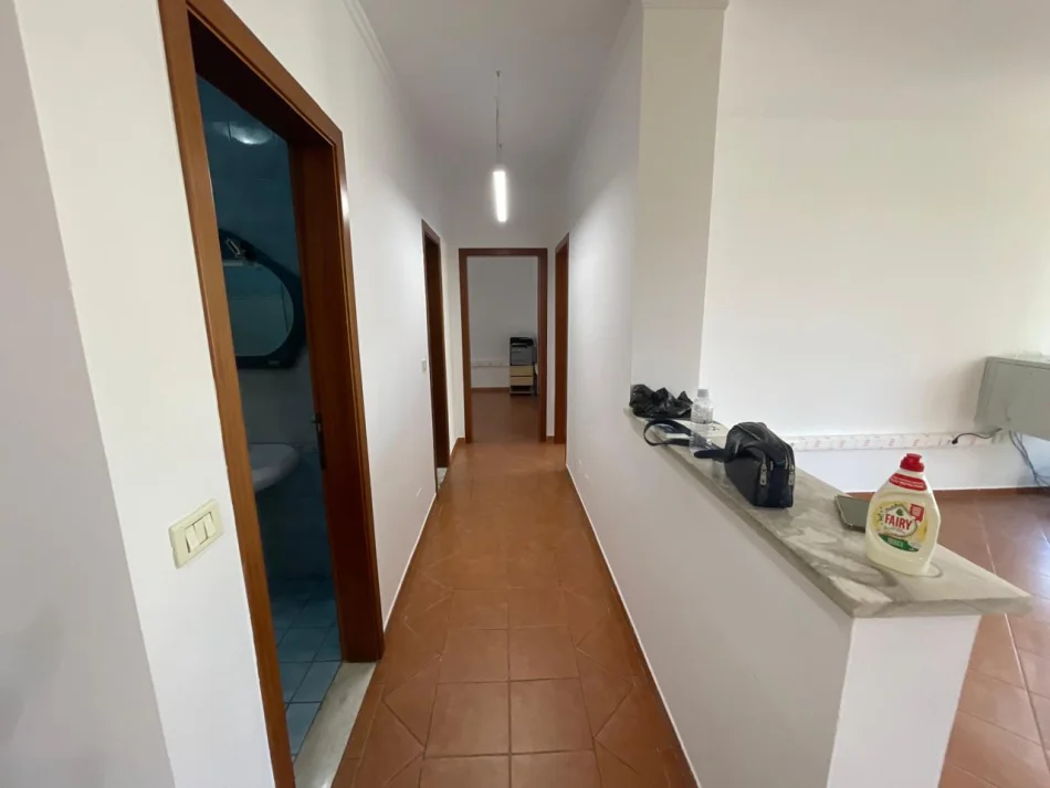Tirane, jepet me qera apartament 2+1 Kati 4, 115 m² 700 € 