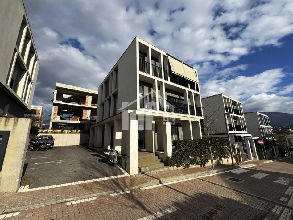 Tirane, jepet me qera apartament 2+1 Kati 0, 109 m² 1.400 € (“O2 RESIDENCE”, LIQENI I FARKES)