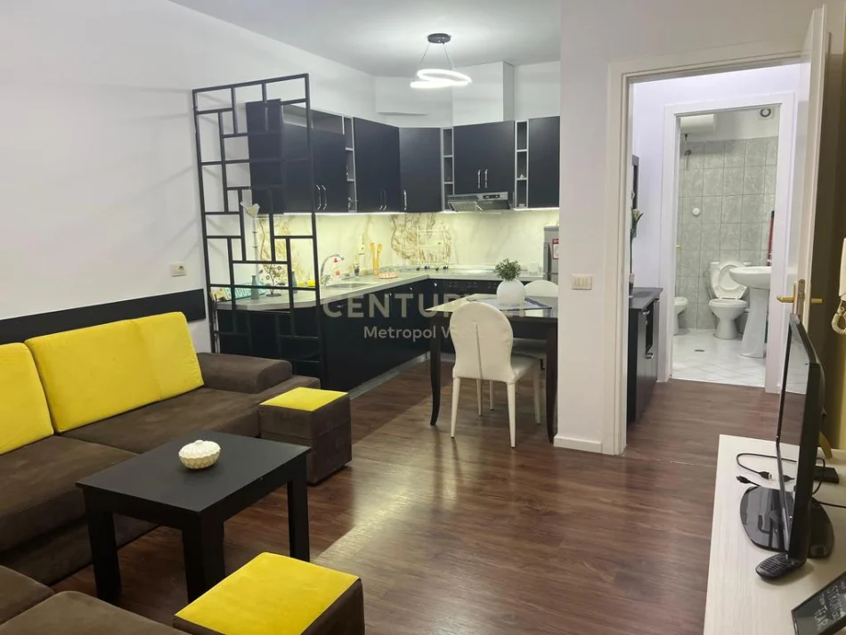 Tirane, jepet me qera apartament 1+1 Kati 1, 50 m² 500 € (Xhamia e Tabakeve)