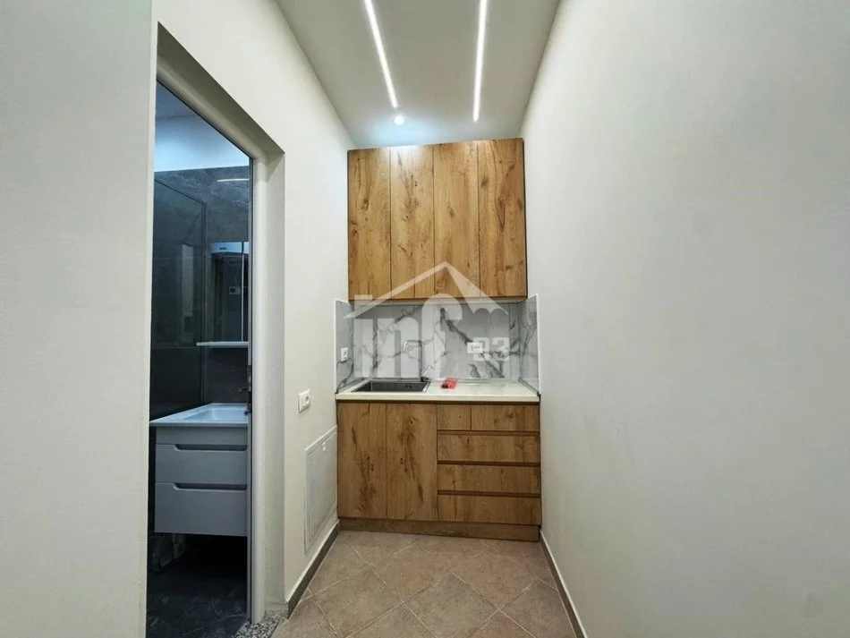 Tirane, jepet me qera apartament 1+1+Ballkon Kati 2, 58 m² 550 € (PRANË PARKUT TE LIQENIT DHE STADIUMIT “AIR ALBANIA”)