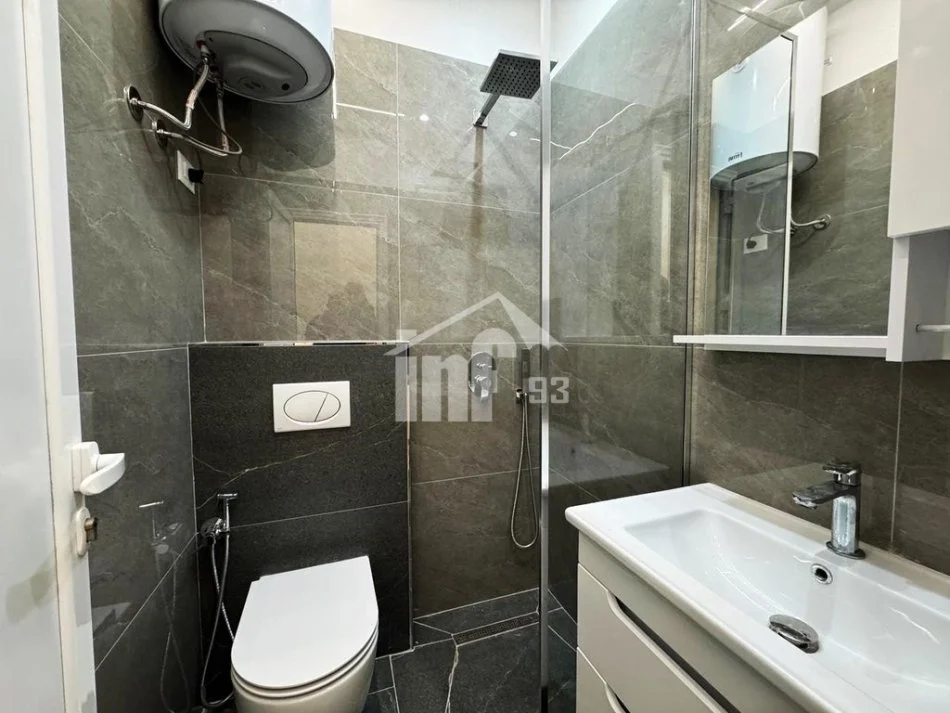 Tirane, jepet me qera apartament 1+1+Ballkon Kati 2, 58 m² 550 € (PRANË PARKUT TE LIQENIT DHE STADIUMIT “AIR ALBANIA”)
