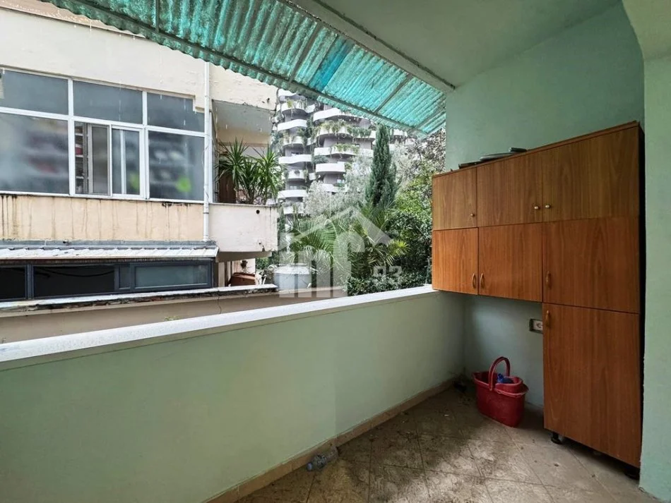 Tirane, jepet me qera apartament 1+1+Ballkon Kati 2, 58 m² 550 € (PRANË PARKUT TE LIQENIT DHE STADIUMIT “AIR ALBANIA”)