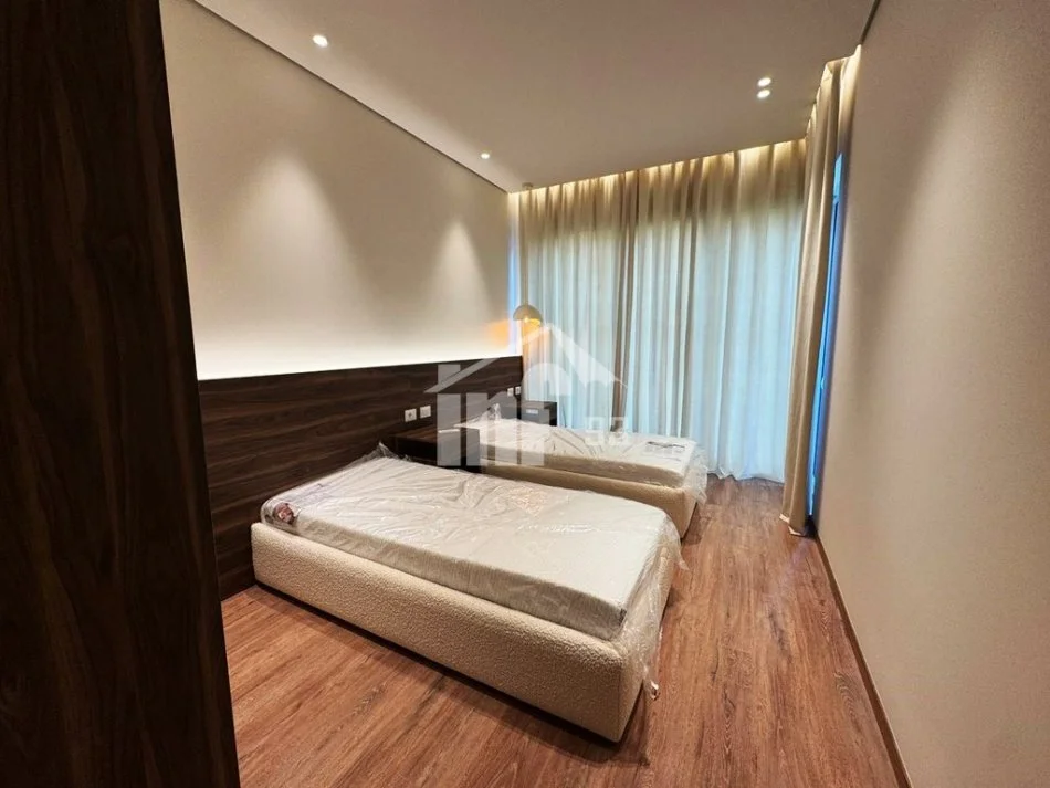 Tirane, jepet me qera apartament 2+1 Kati 0, 119 m² (“GREEN VALLEY” REZIDENCE, PËRBALLË LIQENIT ARTIFICIAL)