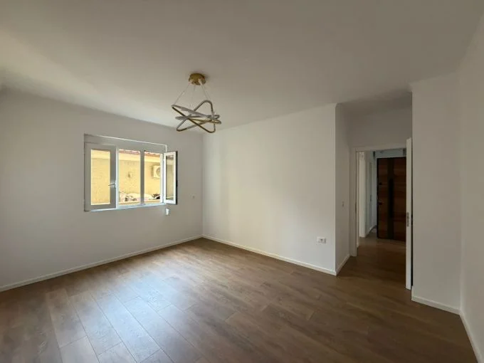 Tirane, shitet apartament 1+1 Kati 3, 46 m² 108.000 € (laprake)
