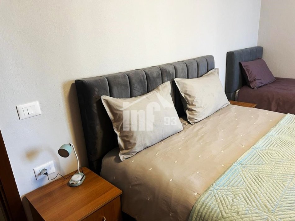 Tirane, jepet me qera apartament 1+1+Ballkon Kati 7, 74 m² 700 € (PRANË PAZARIT TË RI)